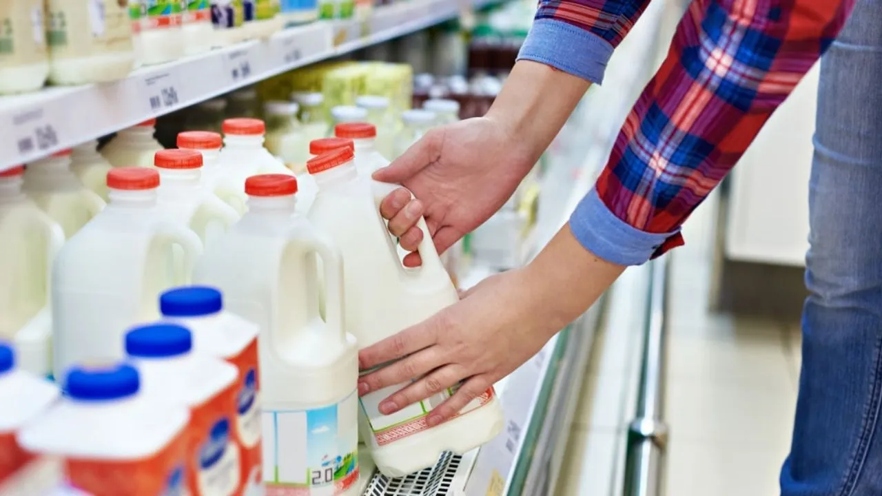 Alerta sanitaria: Invima solicita suspender el consumo de un yogur popular en Colombia. ¿Consume este yogur? Invima pide dejar de comprar esta marca