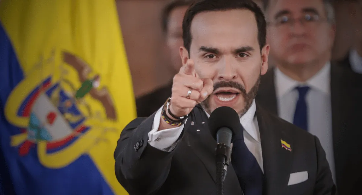 Abelardo De La Espriella ordenó deportar a migrantes irregulares. De La Espriella se suma a ola de deportaciones al estilo Trump: ¿quiénes deben salir del país?