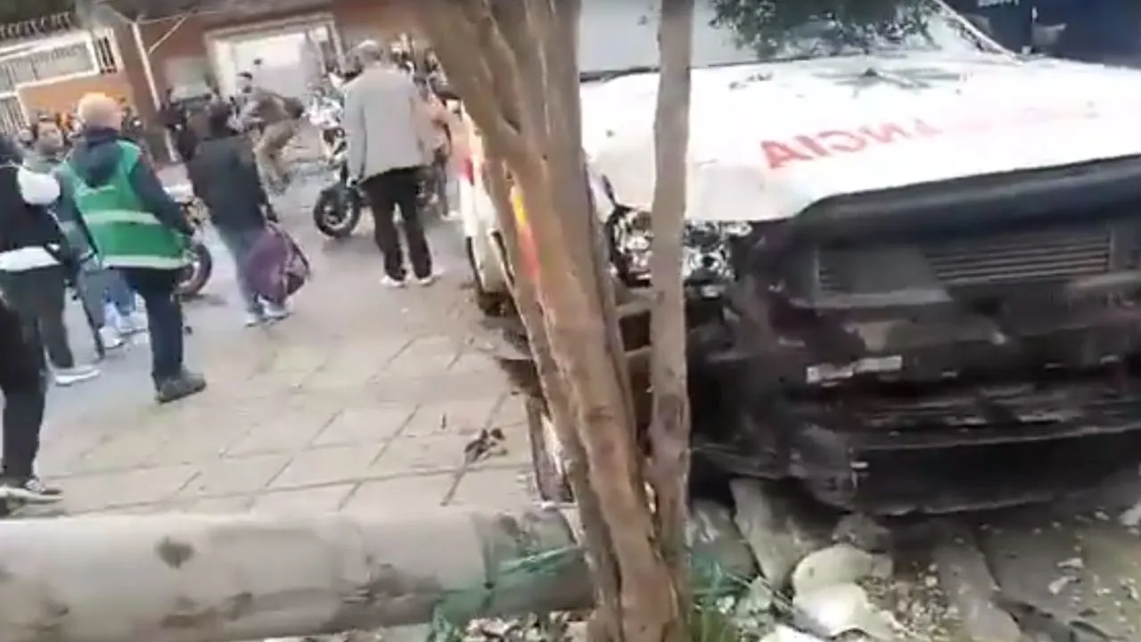 Accidente ambulancia Bogotá Un accidente frente al Hospital El Tunal interrumpe la mañana en el sur de Bogotá: ¿qué pasó?