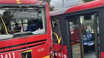 Accidente de Transmilenio hoy en Suba Video | Fuerte accidente de dos buses de Transmilenio en Suba: alta congestión vehicular en la zona