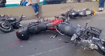 Accidente en la calle 13 hoy Inédito accidente de motociclistas en Bogotá deja varios heridos y paraliza la calle 13 hoy