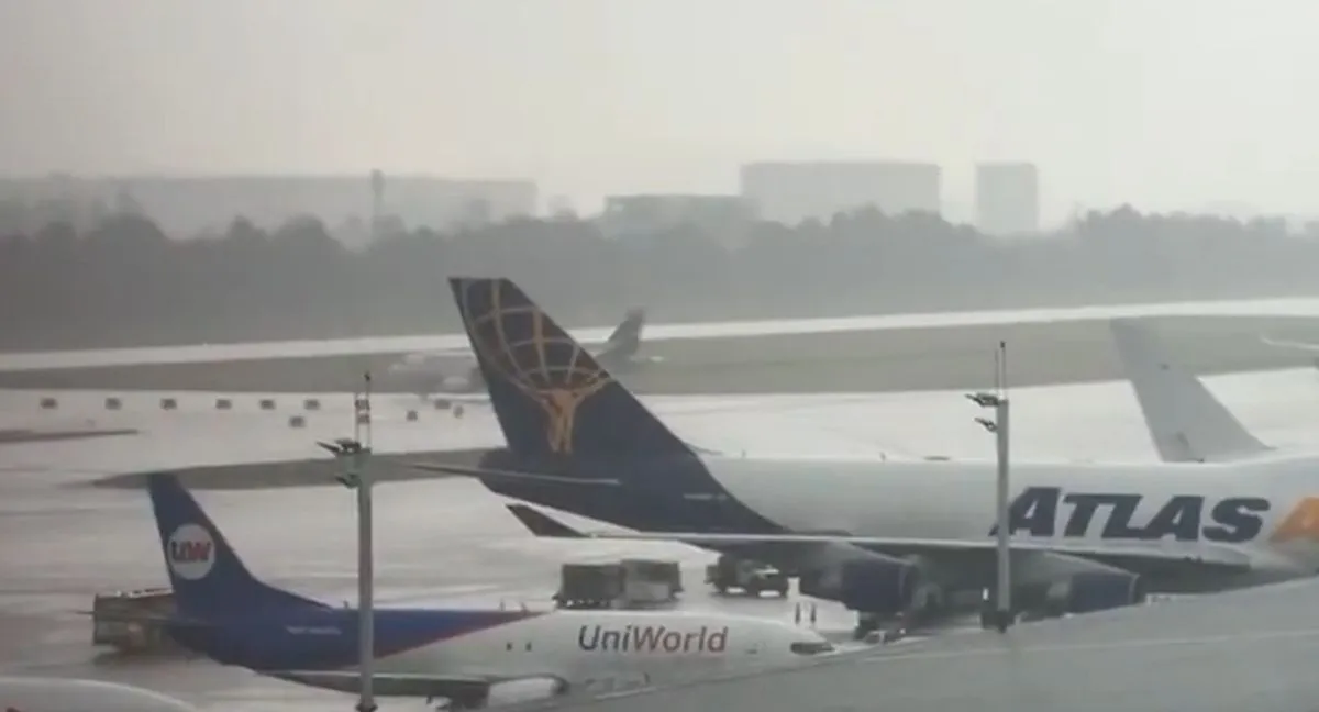 Aeropuerto El Dorado cerrado hoy Suspenden vuelos en Aeropuerto El Dorado por fuerte granizada hoy en Bogotá: esto dicen autoridades