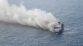 Al menos cinco muertos y 41 desaparecidos por incendio de un ferry en Indonesia. Emergencia en Indonesia: buscan a 41 desaparecidos tras el incendio de un ferry