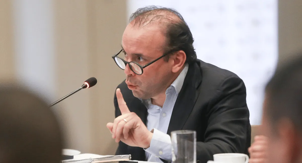 Alejandro Eder fue sancionado por desacato en Santiago de Cali (Valle del Cauca). Un juez de Cali sancionó al alcalde Alejandro Eder con cinco días de arresto y una multa