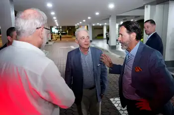Álvaro Uribe Álvaro Uribe apareció en Ecuador este jueves y habló sobre crisis entre Noboa y Petro
