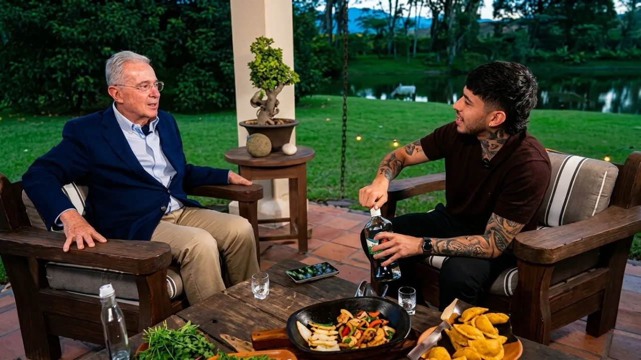 Álvaro Uribe Vélez y Westcol durante la entrevista en Rionegro. La misión que Álvaro Uribe le 'ordenó' a Westcol durante la entrevista