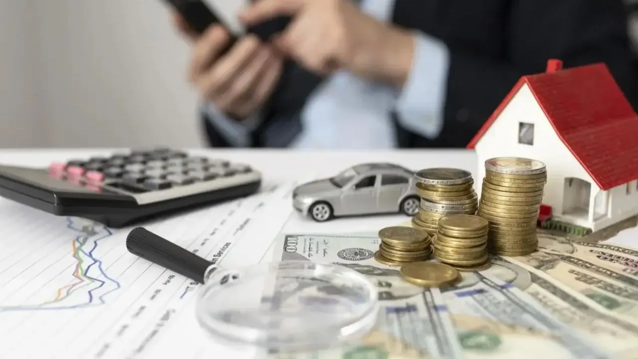 Analistas prevén créditos caros por más tiempo por tasa de interés Comprar vivienda o financiarse seguirá costando más: analistas hablan sobre tasas de interés