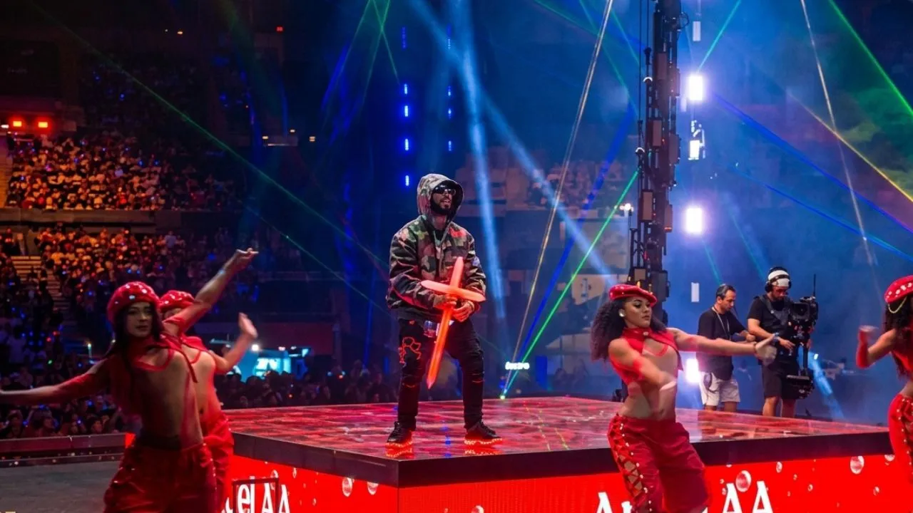 Anuel AA durante su presentación en La Velada del Año VI. Video : Anuel hizo vibrar 'La Velada del Año VI' con una presentación explosiva