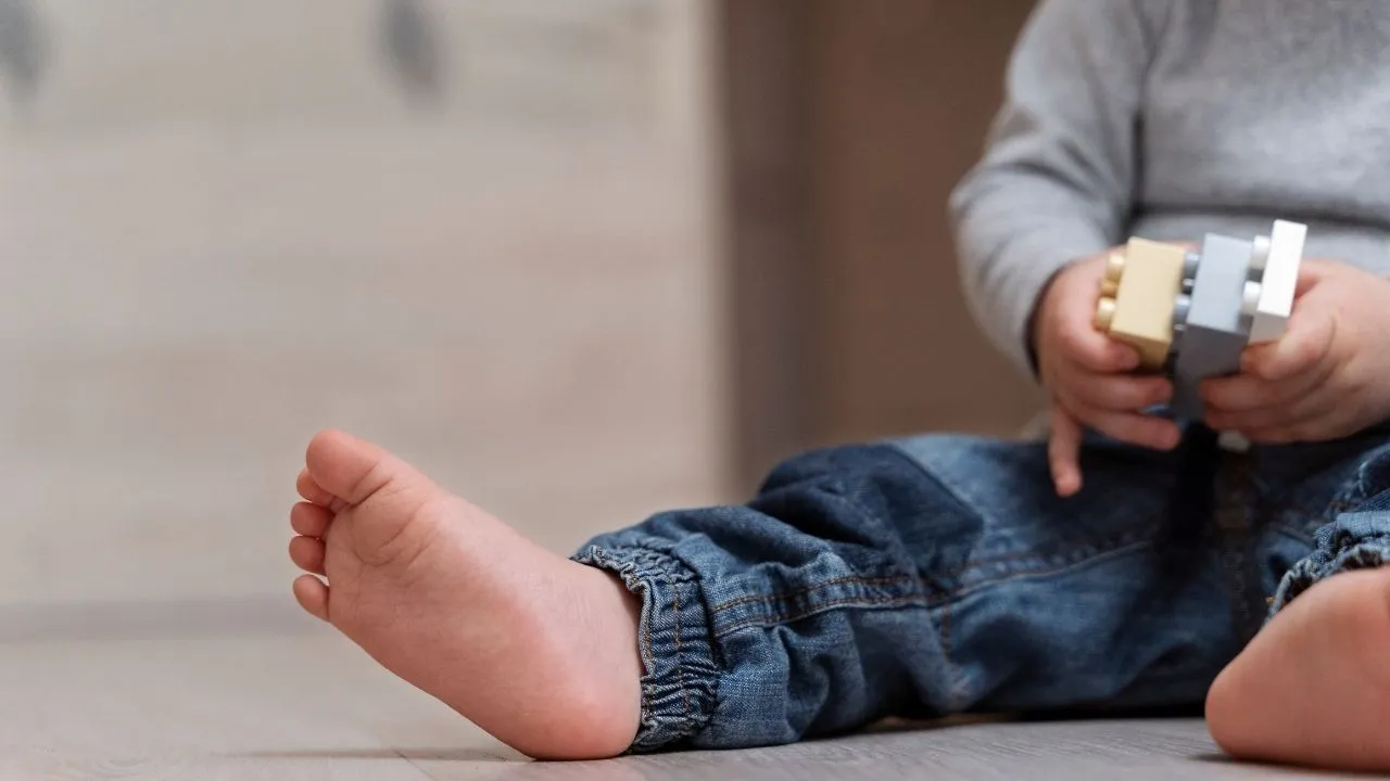 Arrestan a una madre por fallecimiento de su bebé: cayó desde un segundo piso Arrestan a una madre por fallecimiento de su bebé: cayó desde un segundo piso