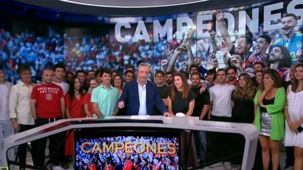 Así fue la última emisión del 'Chiringuito': ¿qué pasará con José Pedrerol? Así fue la última emisión del Chiringuito con España, campeón: ¿qué pasará con José Pedrerol?