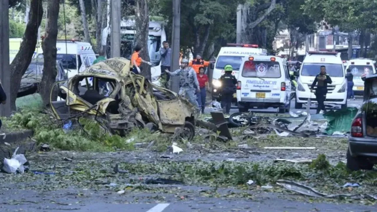Ataques que reabren las heridas de la violencia en Colombia Los atentados del 21 de agosto: ecos del pasado violento de Colombia