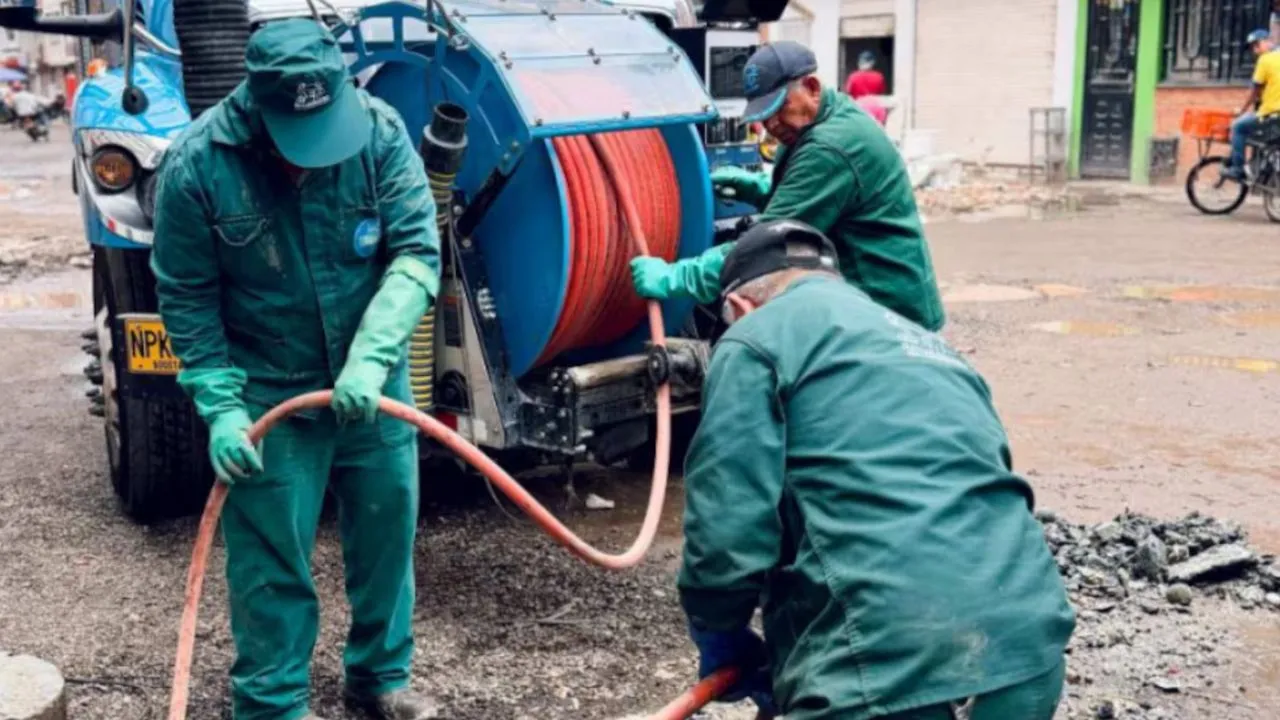 Barrios sin servicio del agua en Bogotá hoy: esto dijo el Acueducto Daño inesperado deja sin agua a algunos barrios de Bogotá y con baja presión a más de 100
