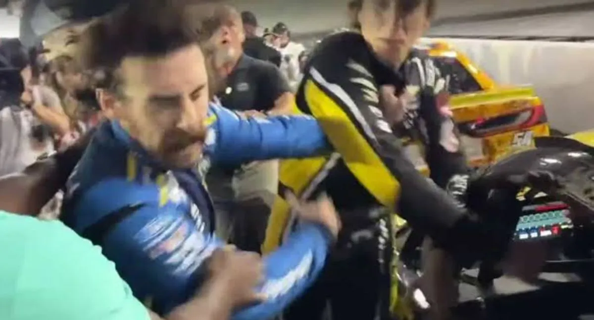 Blaney y Hocevar Video | De la tensión por un choque en la pista, a la salvaje pelea de Blaney y Hocevar en la Nascar