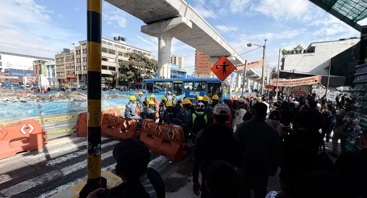 Bloqueos hoy en TransMilenio Revelan motivo de los bloqueos hoy a TransMilenio en la Av. Caracas: Metro de Bogotá, involucrado