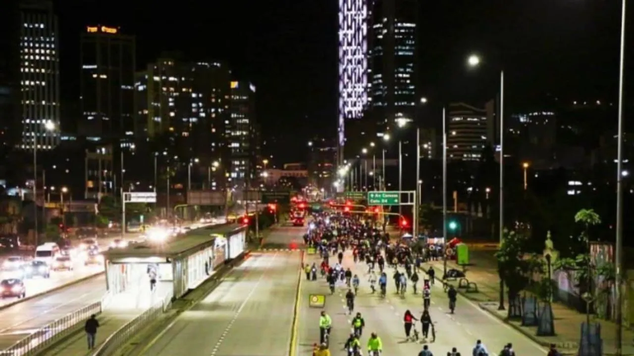 Bogotá vivirá la ciclovía más larga de su historia. Bogotá tendrá Ciclovía de 17 horas este jueves festivo: todo lo que debe saber