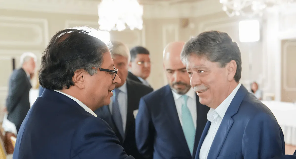 Bruce Mac Master renunció a la ANDI tras tres años de peleas con Gustavo Petro. "¡Ay, Bruce!": Mac Master se peleó con Petro por tres años y salió de la ANDI con De La Espriella