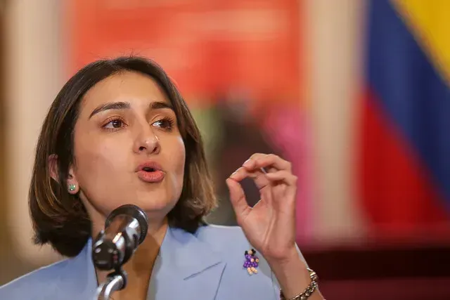 Canciller La canciller Sarabia afirma que Colombia no se puede quedar sin pasaportes