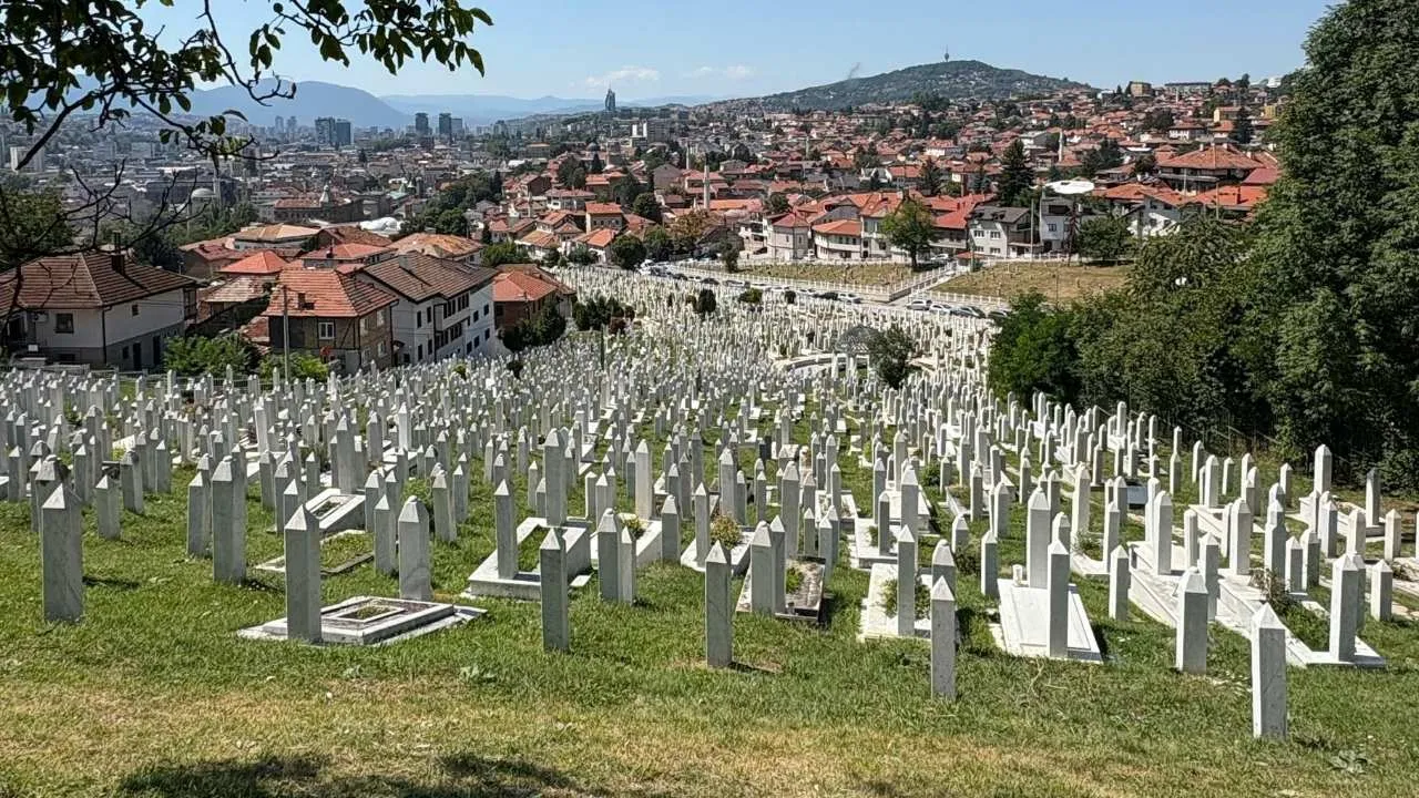 Cementerio en Sarajevo. El ‘safari humano’ de Sarajevo: turistas habrían pagado para disparar a civiles durante la guerra