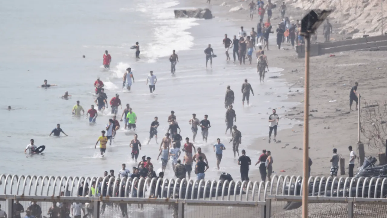 Cerca de 50.000 personas cruzaron de Marruecos a Ceuta en 24 horas. Cerca de 50.000 personas cruzaron de Marruecos a Ceuta, España: esto es lo que se sabe