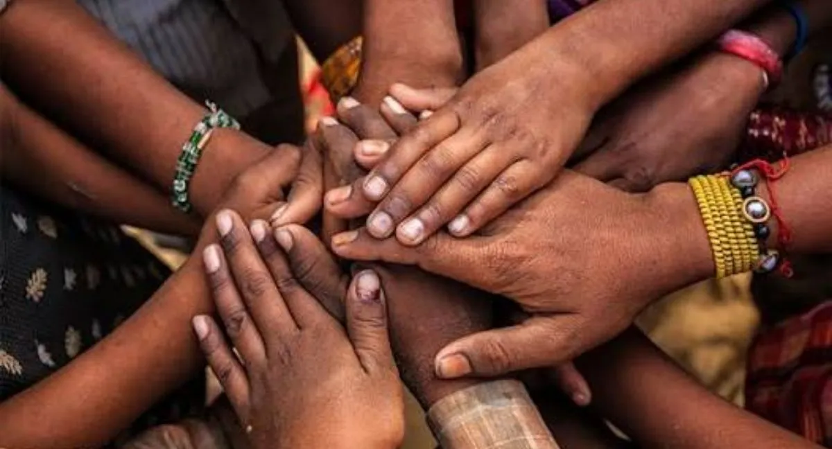 Cerca del 10,6 % de todo el territorio colombiano se autoidentifica como afrocolombiano. Afrodescendientes: una lucha histórica contra el racismo y la desigualdad que aún continúa