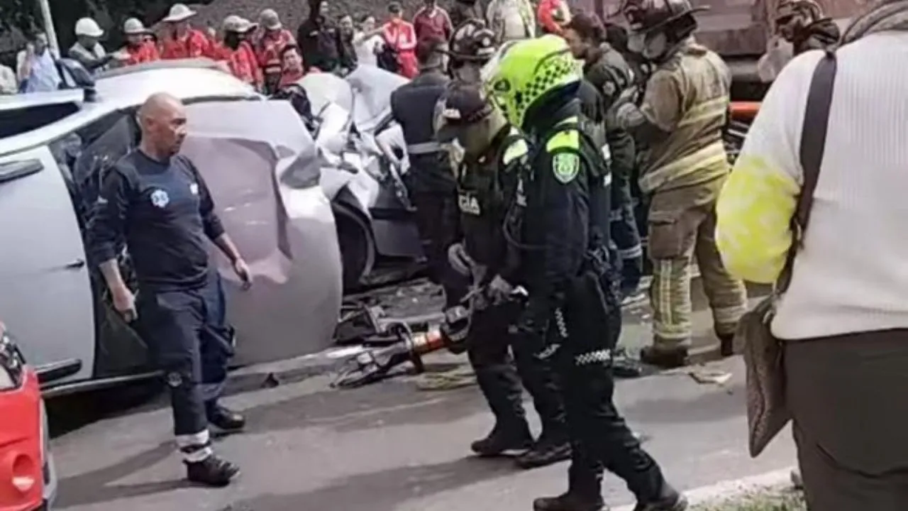 Choque múltiple en la carrera 68 con calle 68 provoca caos vial y una víctima fatal Tragedia vial en calles de Bogotá: Intento de robo llevó a la muerte de tres personas