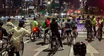 Ciclovía nocturna en Bogotá Vuelve la ciclovía nocturna en Bogotá: estas son las vías que tendrán cierres este jueves