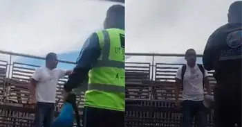 Colado tijeras Indignante: un 'colado' atacó con tijeras a dos guardias de TransMilenio en Bogotá