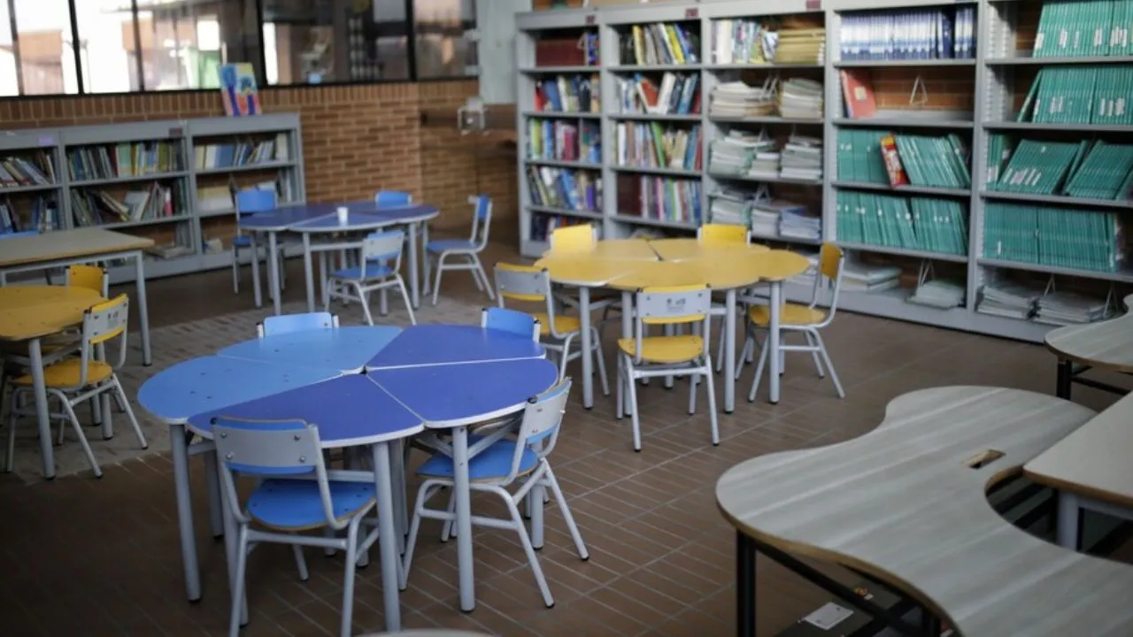 Colegios privados en Colombia; los factores detrás de una crisis silenciosa La crisis que vacía los salones: ¿por qué los colegios privados están desapareciendo?