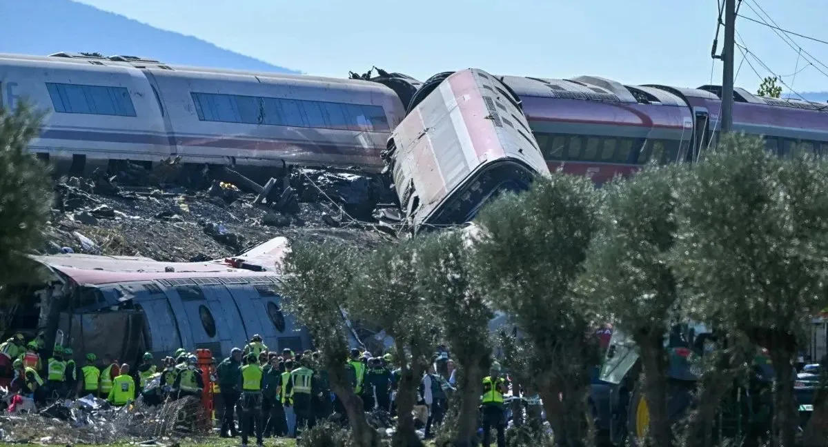 Colombiano en España El colombiano que sobrevivió al choque de trenes en España y ayudó en los rescates: "Fue durísimo"