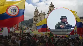 Congresistas han tomado fotos de miembros de la fuerza pública en la Plaza de Bolívar Polémica imagen en las protestas de hoy: ¿francotiradores en la Plaza de Bolívar?
