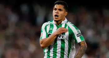 Cucho Hernández ‘Cucho’ Hernández gritó su primer gol en la Champions y ayudó en la victoria de Betis sobre Porto
