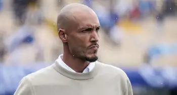 David González David González, DT del América, también se cansó y se fue encima del periodista Felipe Sierra