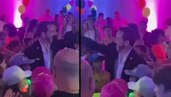 De la Espriella compartió con niños durante el cumpleaños de su sobrino. Video: De la Espriella fue la sensación en el cumpleaños de su sobrino; niños le pedían fotos