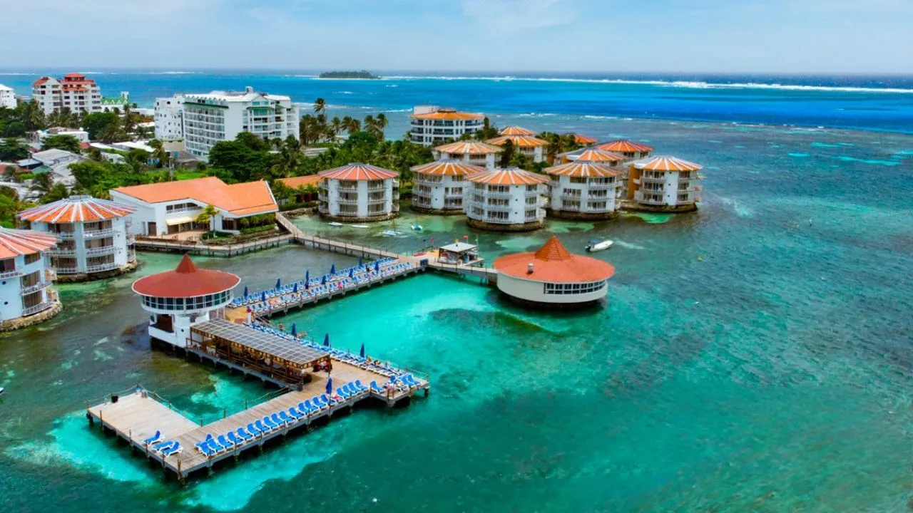 Decameron Aquarium La cadena hotelera Decameron cierra preventivamente uno de sus hoteles: esto es lo que se sabe