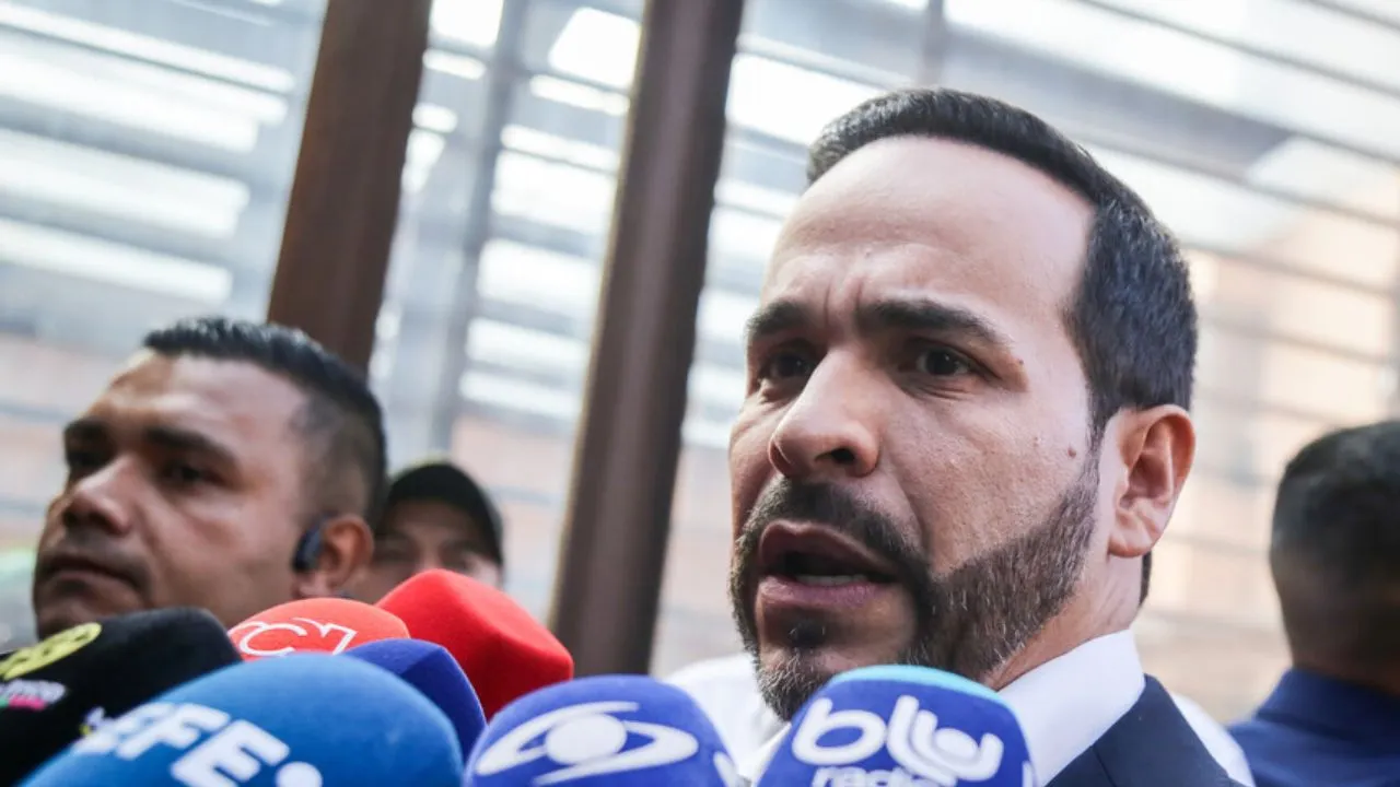 Defensores de la Patria, movimiento de Abelardo de la Espriella, pusieron tutela Movimiento de De la Espriella en defensa de las encuestas Atlas Intel: puso tutela contra CNE