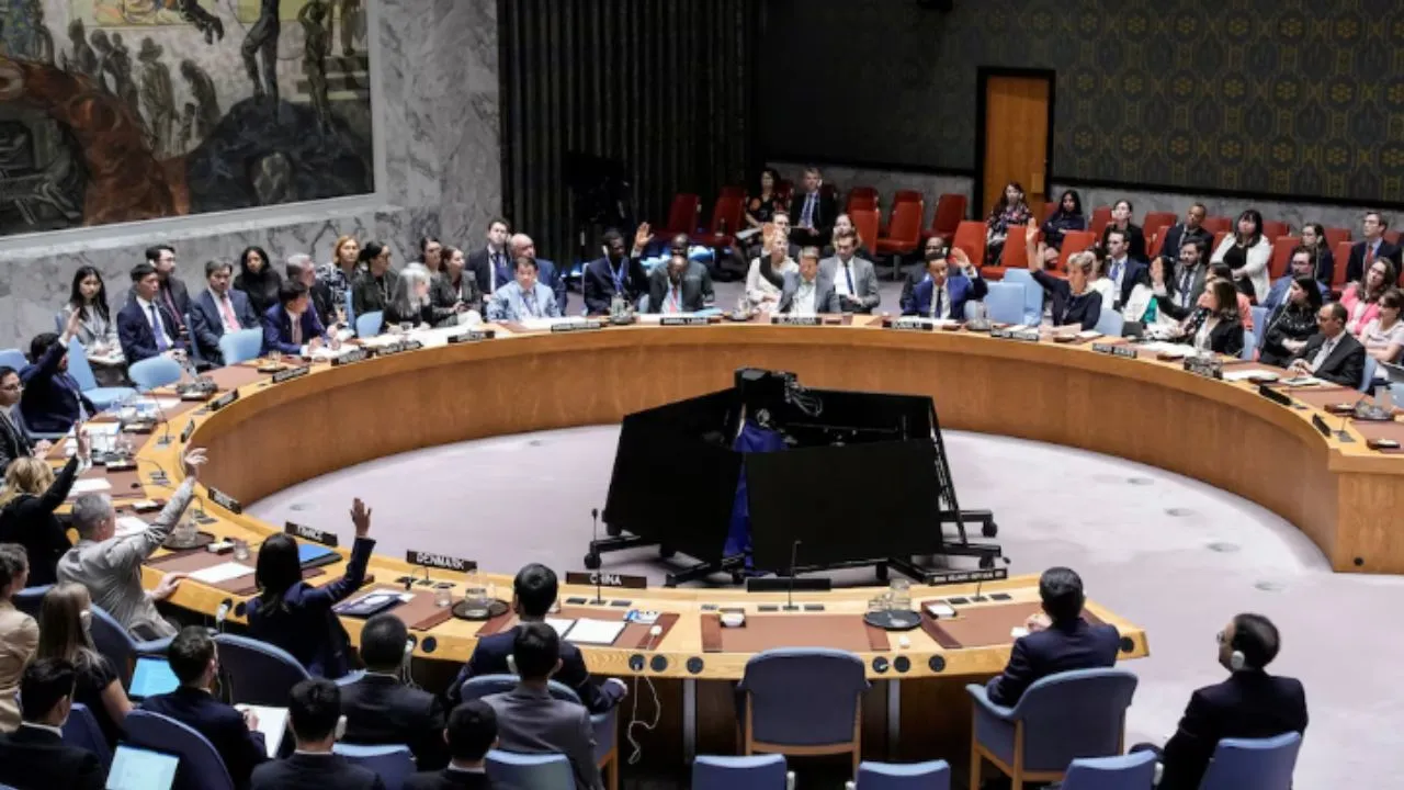 Delegados del Consejo de Seguridad de la ONU participan en votación sobre nuevas sanciones Irán bajo sanciones de la ONU por su programa nuclear tras fracasos diplomáticos