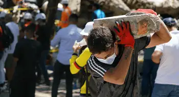 Demolición de edificios en Cali (Valle del Cauca) empezó en Cuarto de Legua. Así va en Cali la demolición de los edificios que el terremoto dejó sin arreglo; ya cayó el primero