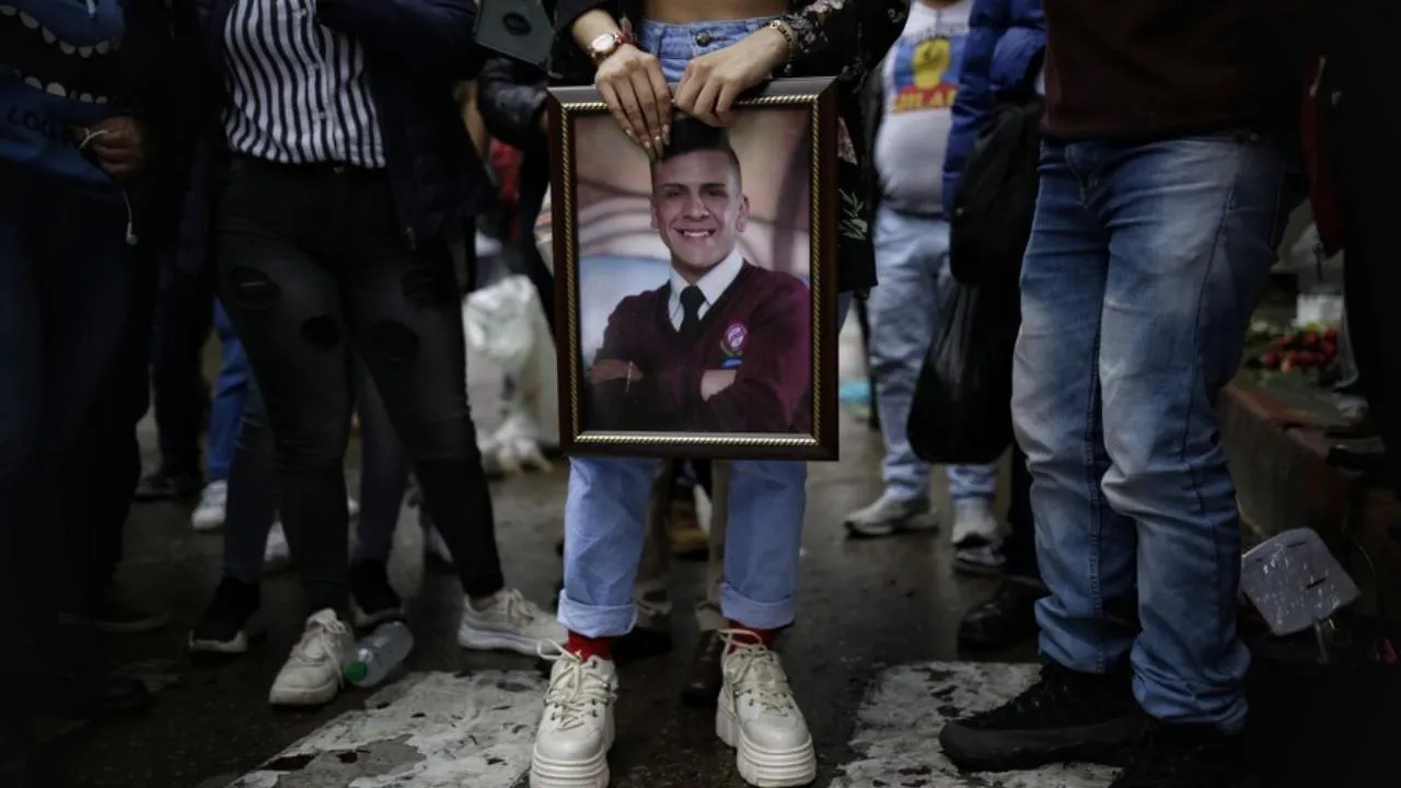 Dilan Cruz murió el 25 de noviembre de 2019, por disparo del Esmad Caso Dilan Cruz | Un video clave para la investigación habría sido censurado: hablan testigos
