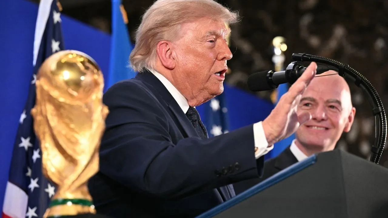 Donald Trump 'ordena' a la FIFA hacer un Mundial junto a China: ¿podrá Infantino? Donald Trump 'ordena' a la FIFA hacer un Mundial junto a China: ¿podrá Infantino?