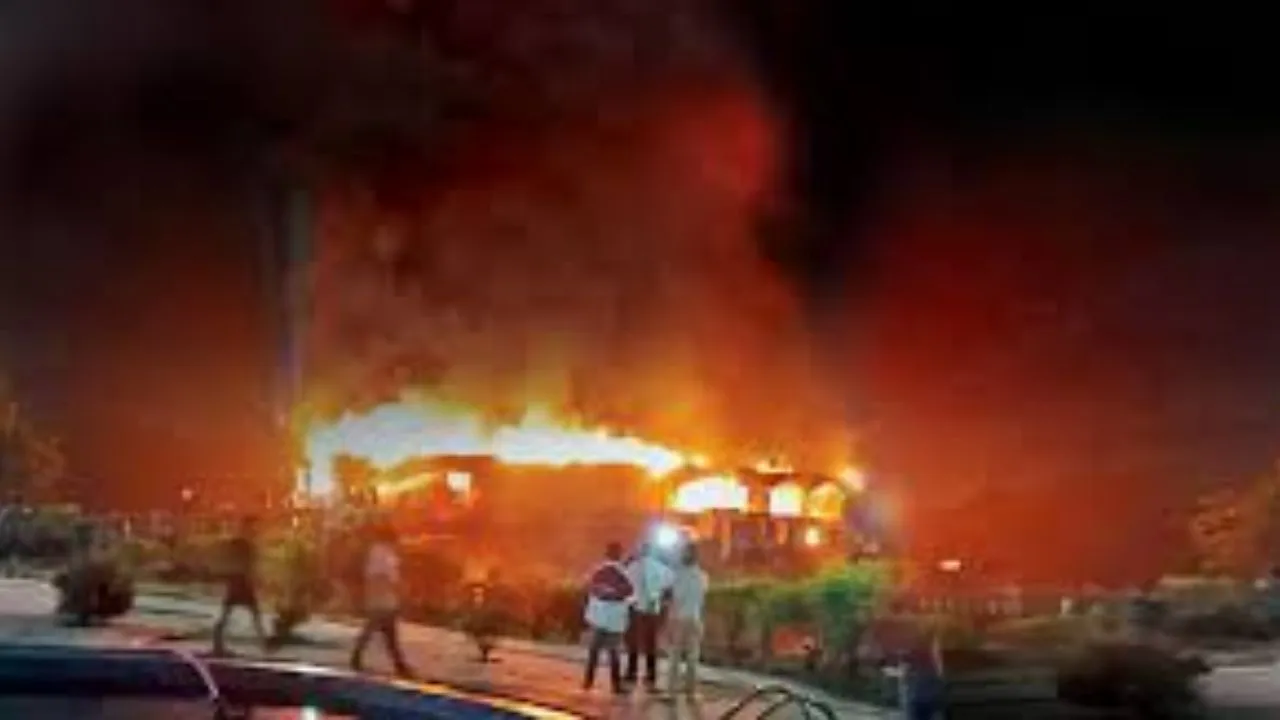 Drama en la India: incendio en club deja al menos 25 muertos Drama en la India: incendio en club deja al menos 25 muertos