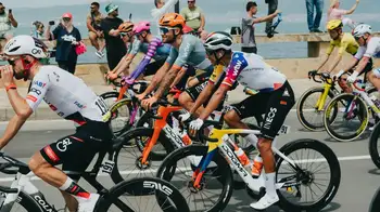 Egan Bernal Egan ya es tercero del Giro de Italia: así quedaron las clasificaciones tras la etapa 2
