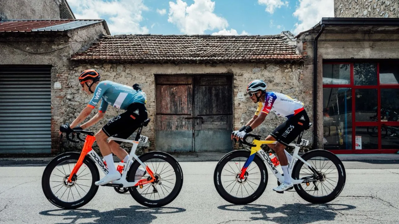 Egan Bernal En la etapa de los muros, Narváez se llevó el triunfo y Egan llegó con los favoritos
