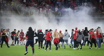 El Campín Las drásticas sanciones de la Dimayor a Santa Fe y América por la violencia de sus hinchas