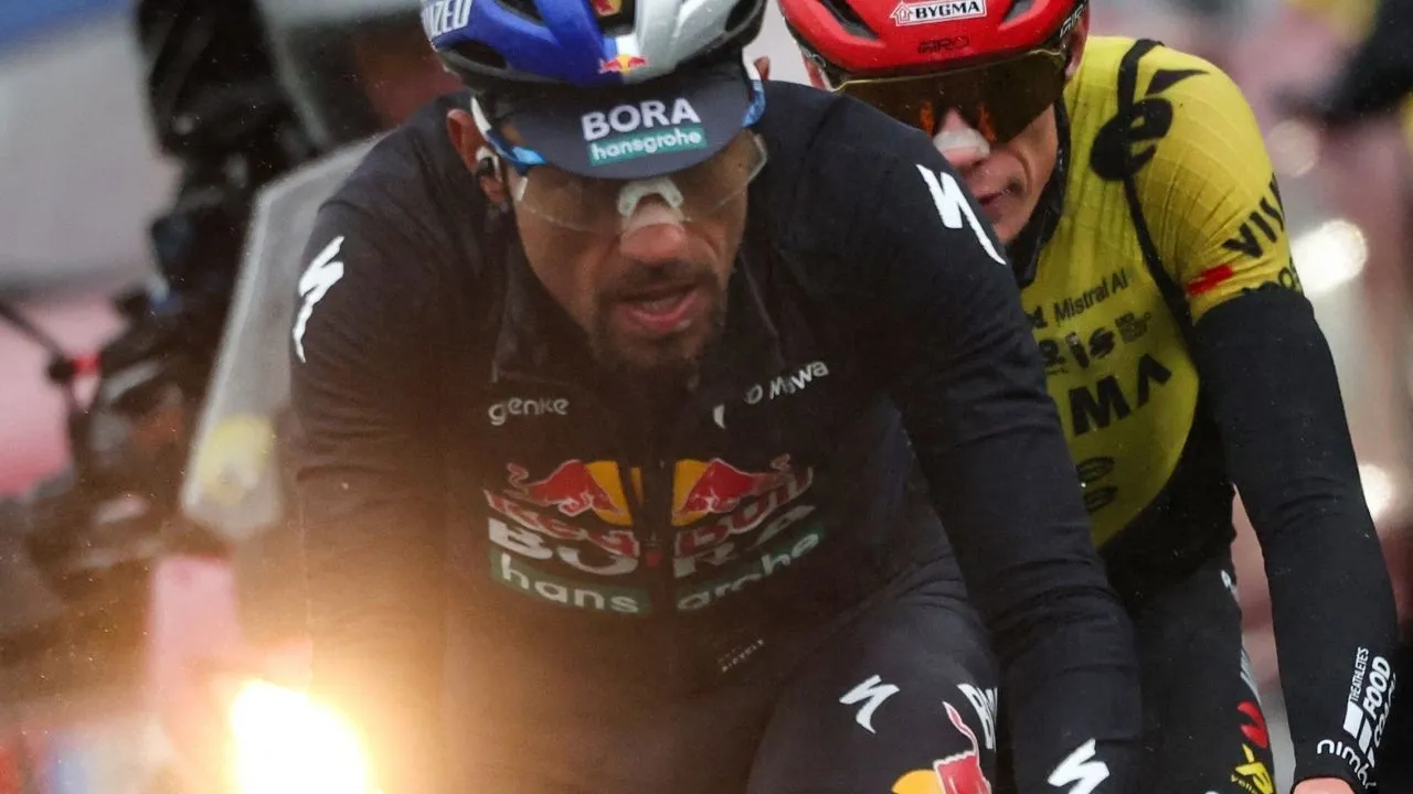 El colombiano Daniel Martínez logró el segundo lugar cuarta etapa de la París-Niza. Daniel Felipe Martínez está de vuelta: El ciclista colombiano brilla en la París-Niza