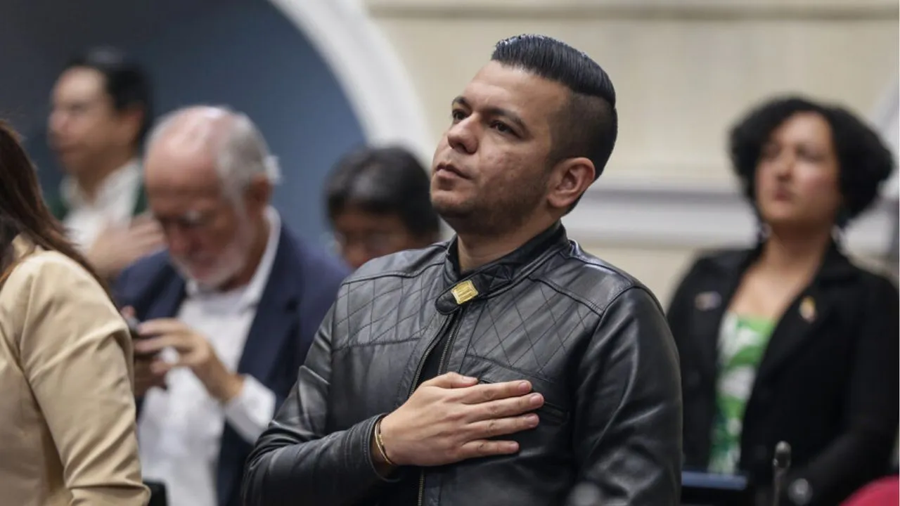 El congresista Jota Pe Hernández informó al Congreso sobre las amenazas contra su vida ¿Jota Pe Hernández en peligro?: Disidencia de las Farc le habría puesto precio a su cabeza