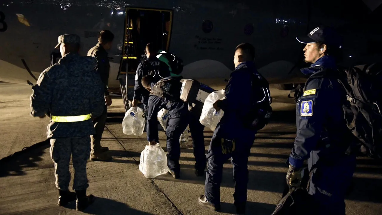 El equipo USAR COL-1 de Colombia partió en aviones Hércules rumbo a Venezuela. Colombia ya voló a Venezuela: así es el equipo élite que el país mandó tras el terremoto
