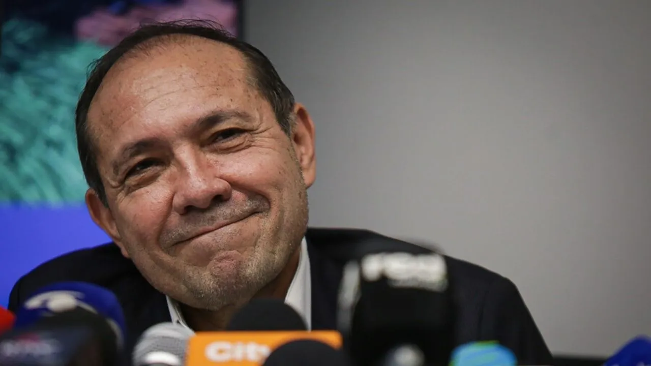 El ministro Antonio Sanguino celebró las decisiones de los juzgados ¿Salario mínimo en firme?: juzgados negaron una tutela y una medida que pedía suspenderlo