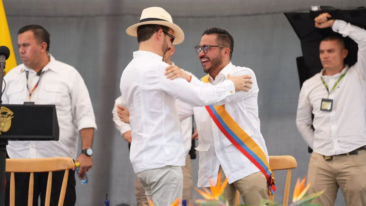 El nuevo contralor, Jorge Laverde, se posesionó para asumir el cargo Jorge Laverde se posesiona como nuevo contralor: así fue el acto con Abelardo de la Espriella