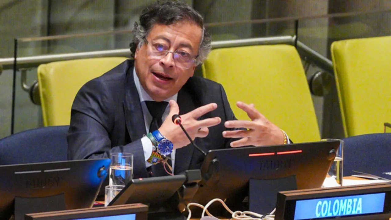 Gustavo Petro apostará por una constituyente ¿Por qué Petro insiste en un constituyente tras elección de Carlos Camargo?