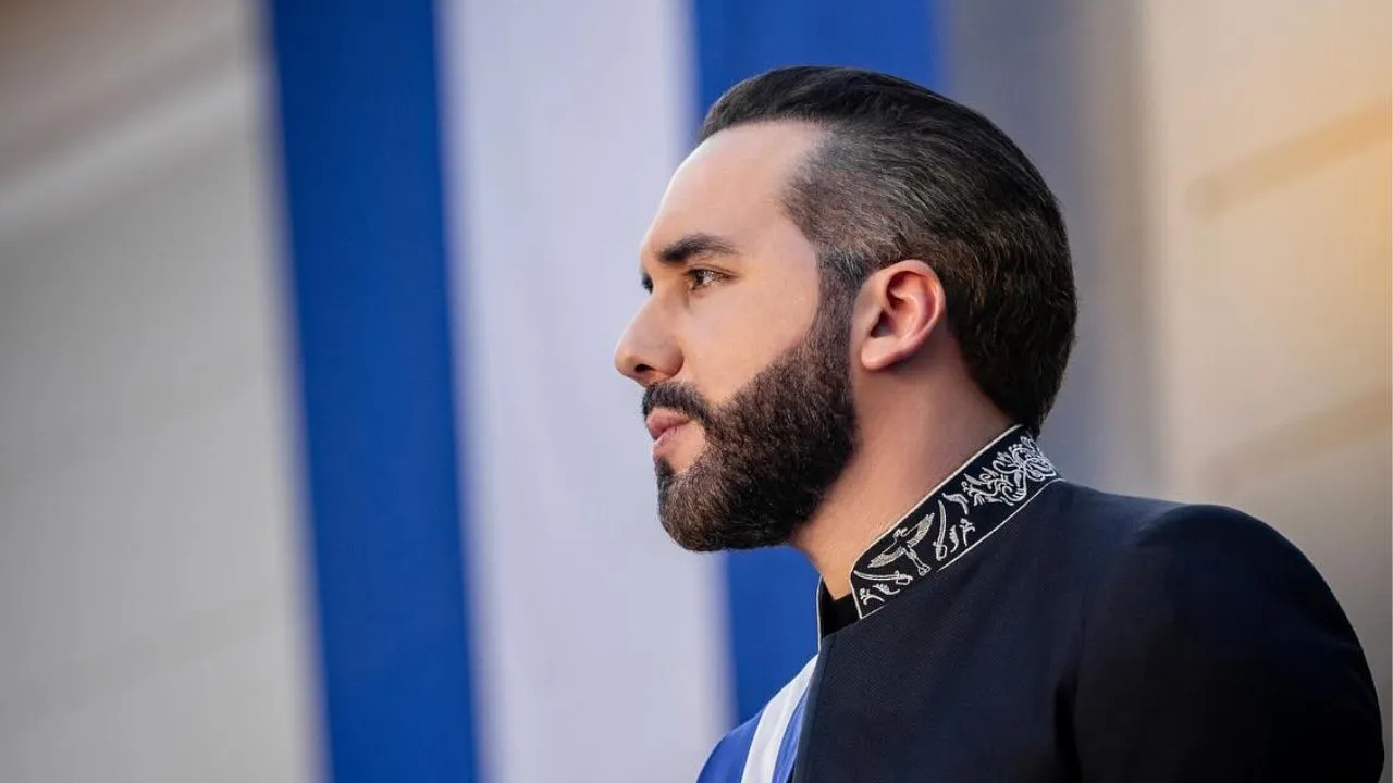 El presidente Nayib Bukele inscribió su precandidatura para aspirar a su tercer mandato Nayib Bukele buscará la reelección hasta 2033: va por su tercer mandato